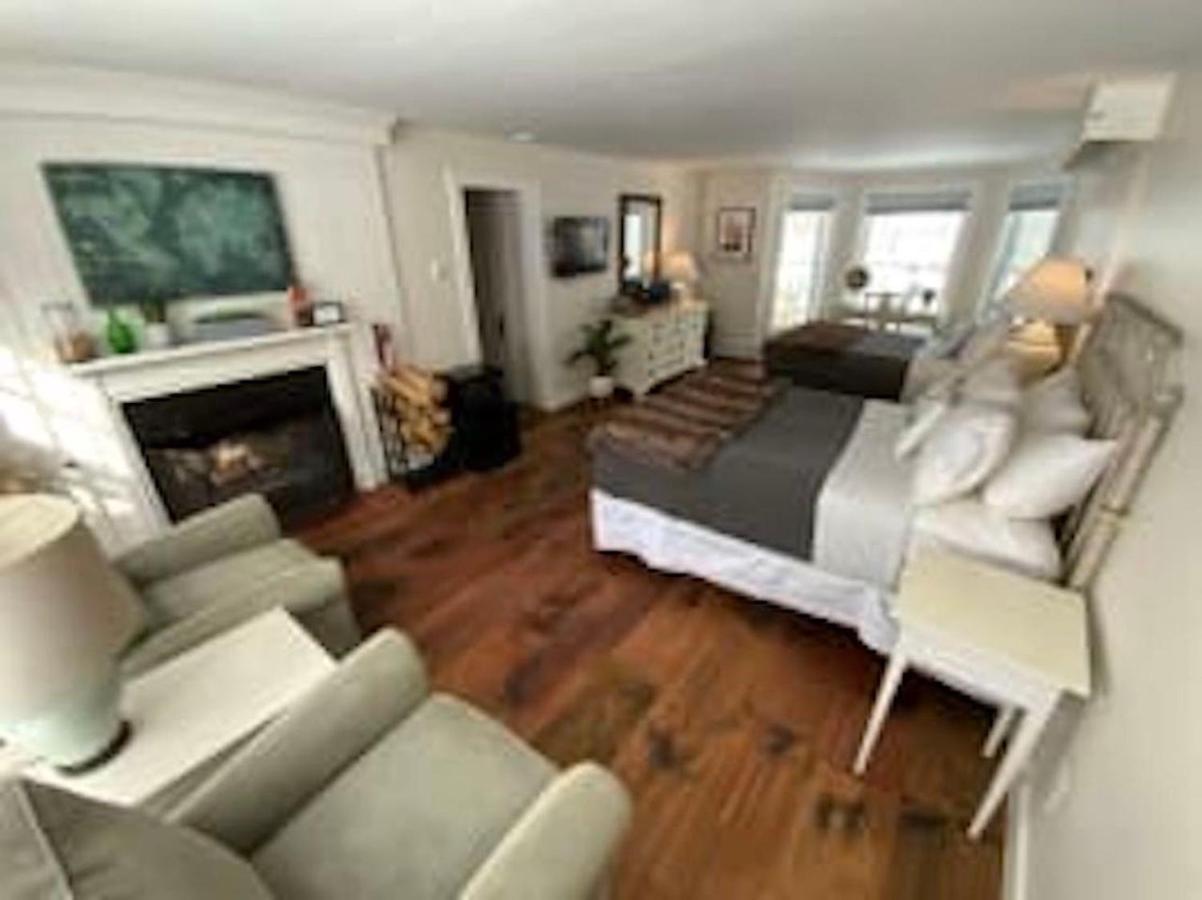 Farm Road Estate Hotel