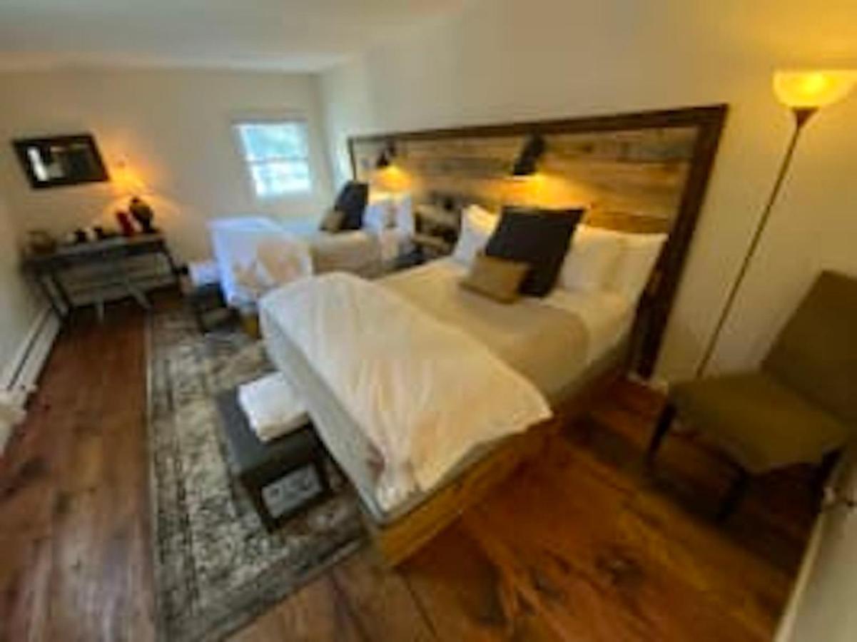 Farm Road Estate Hotel *